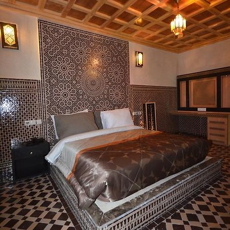Hotel-Cafe-Restaurant Pyramides, Таза Екстер'єр фото