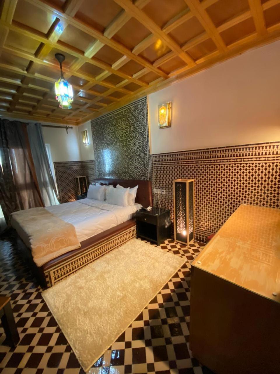 Hotel-Cafe-Restaurant Pyramides, Таза Екстер'єр фото