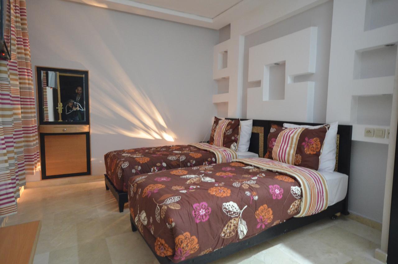 Hotel-Cafe-Restaurant Pyramides, Таза Екстер'єр фото