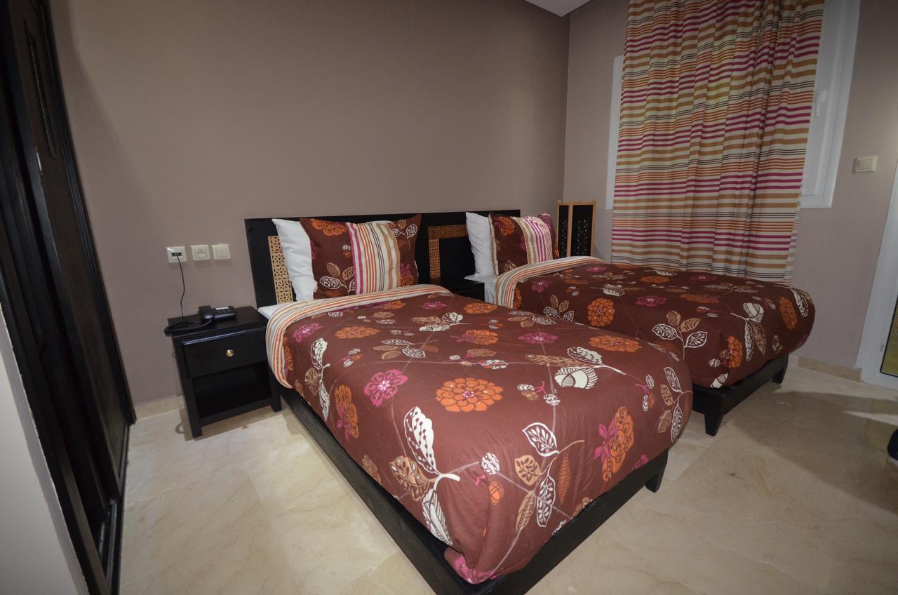 Hotel-Cafe-Restaurant Pyramides, Таза Екстер'єр фото
