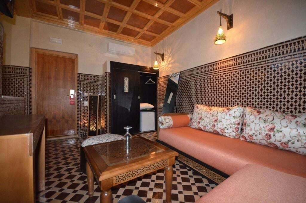 Hotel-Cafe-Restaurant Pyramides, Таза Екстер'єр фото